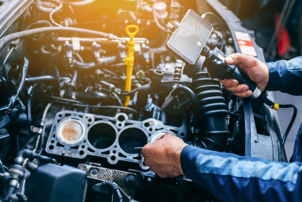 OK Car-Service Werkstatt Profi inspiziert das Kühlsystem